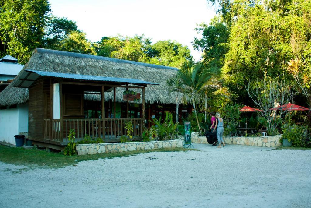 Hotel Jaguar Inn Tikal Eksteriør bilde